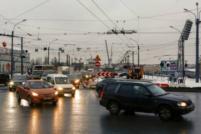 Комтранс назвал причину заторов на дорогах Петербурга