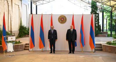 Члены правительства Армении принесли присягу в присутствии президента. Видео