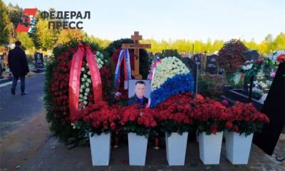 Евгения Зиничева похоронили под звуки сирены пожарных машин и гимн РФ – видео