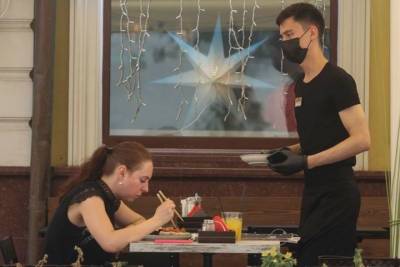 Отток мигрантов лишил российские рестораны трети сотрудников