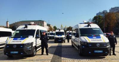 Евросоюз подарил украинским полицейским оборудование и автомобили