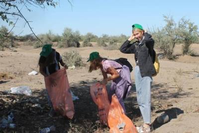 Экологический десант вывез из астраханского села Полдневое 100 мешков с мусором