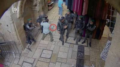 Видео теракта в Иерусалиме: так врач с ножом напал на пограничника