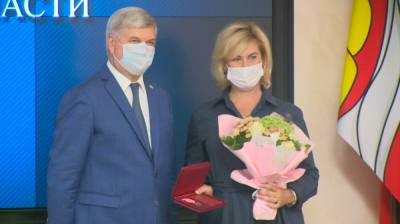 Губернатор наградил медиков за поддержку воронежцев во время пандемии