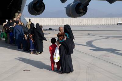 США приостановили эвакуацию афганцев из-за случаев заболевания корью