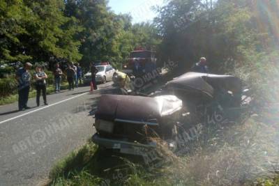 В Курской области 46-летний водитель ВАЗ погиб в лобовом столкновении с грузовиком