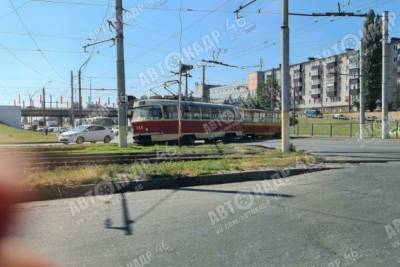 В Курске сход трамвая с рельсов привел к дорожному коллапсу на улице Энгельса