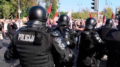 В Вильнюсе митинг против коронавирусных ограничений закончился беспорядками