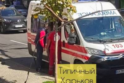 Штанга троллейбуса разбила голову женщине в центре Харькова