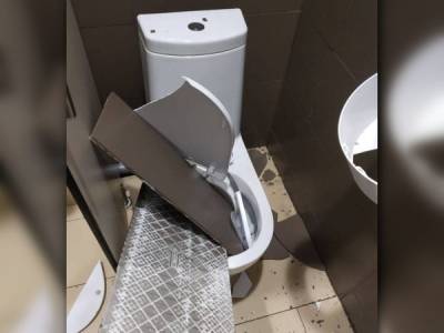 В туалете московского кафе на ребёнка упала плитка