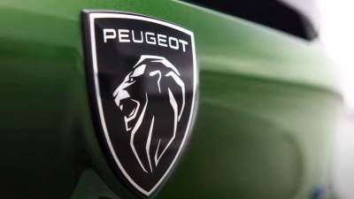 В России стартовали продажи кроссовера Peugeot 2008 с турбомотором
