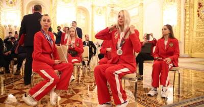 Серебряных и бронзовых призеров ОИ в Токио наградили в Кремле