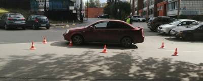 В Новосибирске красный Chevrolet сбил 5-летнего мальчика вне пешеходного перехода