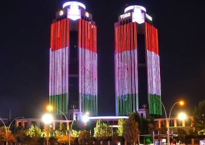 ОАЭ, Турция, Малайзия и Кувейт поздравили Таджикистан, осветив городские здания в цвет таджикского флага