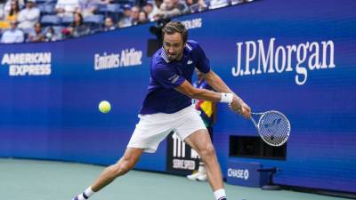 Кафельников назвал закономерной победу Медведева над Оже-Альяссимом на US Open