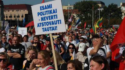 В Литве проходит митинг против ограничений для непривитых от COVID-19