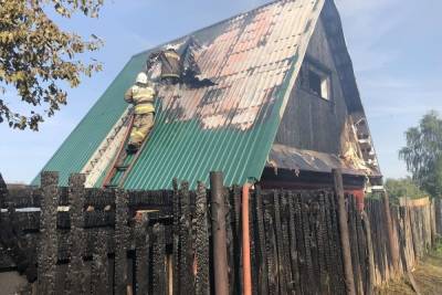 Днем в субботу в Смоленской области загорелся нежилой дом