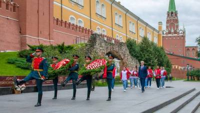 Сергей Собянин участвовал в возложении венков и цветов к Могиле Неизвестного Солдата