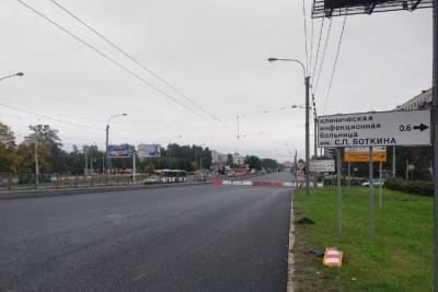 Водителей не пустили на Пискаревский проспект из-за ремонтных работ