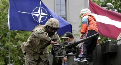 На военных учениях в Латвии пострадали трое военнослужащих НАТО