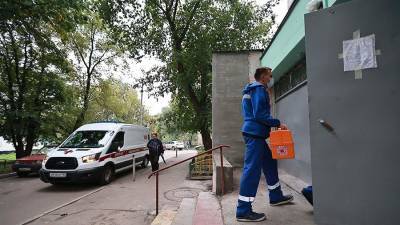 Специалисты взяли пробы воздуха и воды после отравления людей в доме в Москве