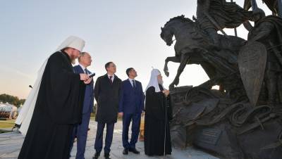 Путин открыл мемориальный комплекс на берегу Чудского озера