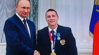 Президент России вручил Денису Аблязину высокую награду