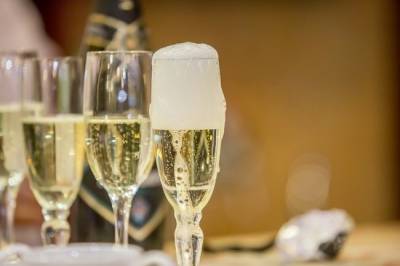 Французские виноделы согласились переименовать шампанское для России