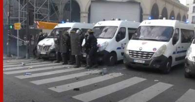 В Париже на акции протеста против коронавирусных ограничений вспыхнули беспорядки