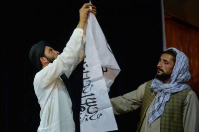«Талибан» поднял свой флаг над дворцом президента в Афганистане