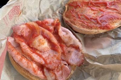 Клиент McDonalds поклялся стать вегетарианцем после того, как «обнаружил свиные соски» в рулете с беконом