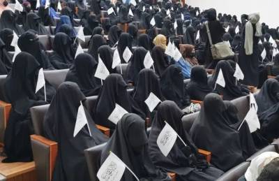 В столице Афганистана девушки вышли на улицы в поддержку раздельного обучения и хиджабов