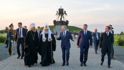 Владимир Путин открыл памятник Александру Невскому на Чудском озере
