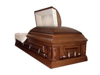 В Подмосковье женщина принесла гроб с телом сестры к администрации из-за неподъемной цены на похороны