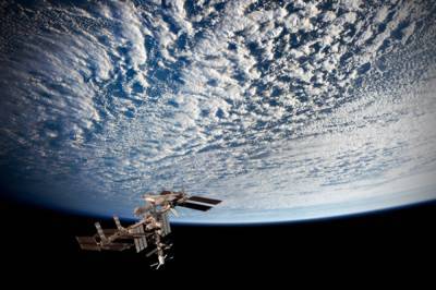 Орбиту МКС подняли для подготовки к запуску корабля с актрисой Пересильд