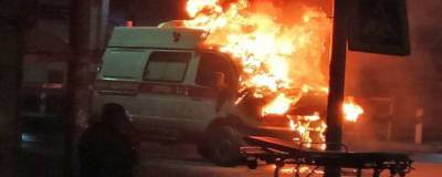 В Новосибирске сгорела машина скорой помощи