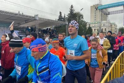 3 306 бегунов стартовали на всех дистанциях международного марафона в Омске