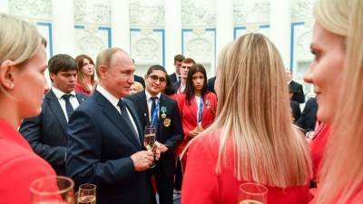Подарки и благодарность Путина: как чествовали призеров Олимпиады в Кремле