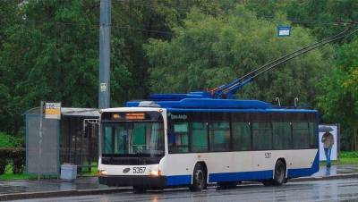 На Пискарёвском проспекте вновь изменили трассы автобусов и троллейбусов