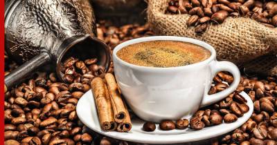 От холестерина, давления и рака: усилить пользу утреннего кофе поможет простая специя
