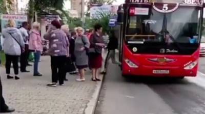 Российские водители автобусов высадили пассажиров из-за намаза