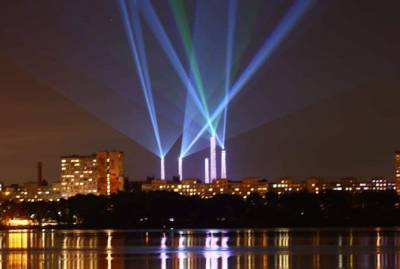 Факт. В Днепре День города завершили зрелищным свето-лазерным шоу "Dnipro Light Flowers"