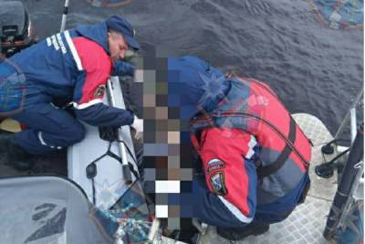 В Ладожском озере обнаружили труп мужчины