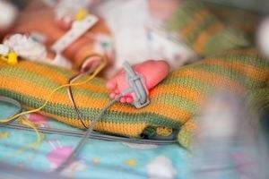 Врачебная ошибка: во время операции хирурги убили в утробе матери близнецов