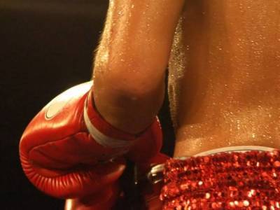 Легендарный боксер Холифилд проиграл первый за десять лет бой (видео)