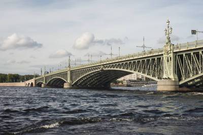 В Петербурге на Троицком мосту прошло лазерное шоу