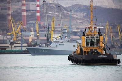 Российский военный использовал буксир флота для рыбалки