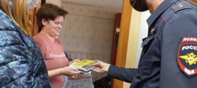 Полицейские в Петрозаводске навестили семьи подростков-правонарушителей и вручили подарки