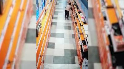 Липчанка украла в магазине два электрогриля (видео)