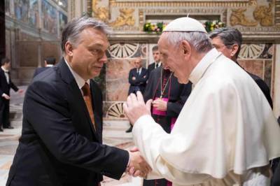 Венгерский премьер попросил Папу Римского не дать «погибнуть христианской Венгрии»